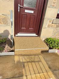 Gold doorstep — Neat single-step entrance